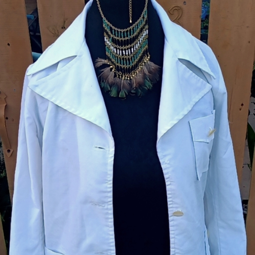 White lab coat size m has no tags good condition